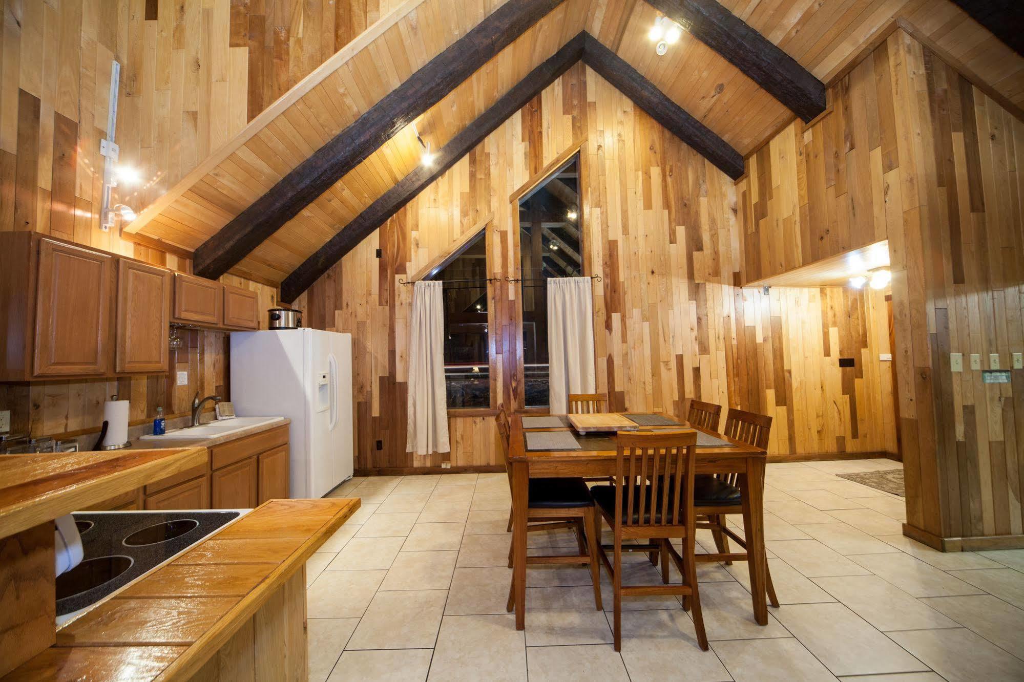 Log Cabin Lodge & Suites Jones Mills Dış mekan fotoğraf