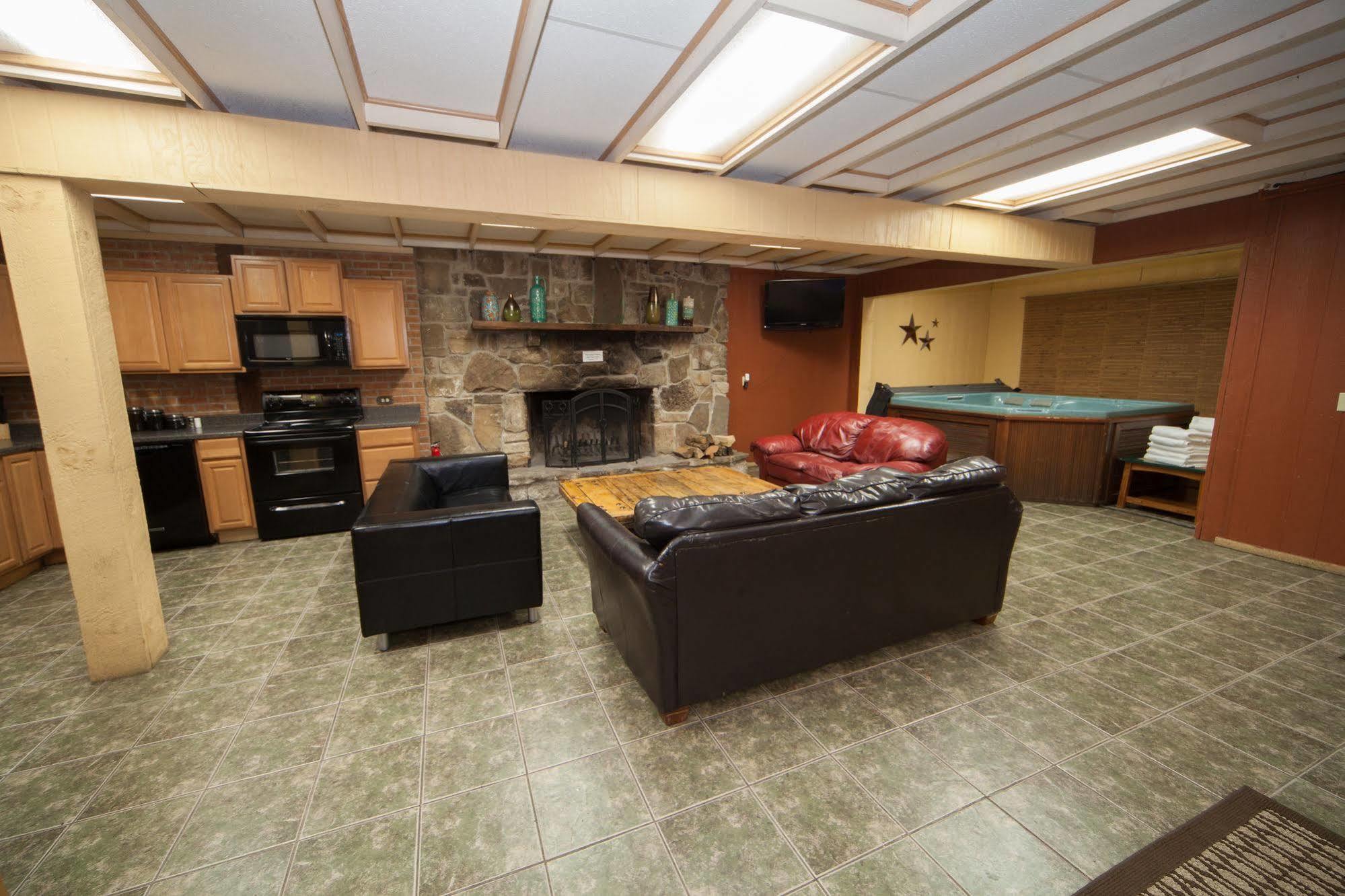 Log Cabin Lodge & Suites Jones Mills Dış mekan fotoğraf