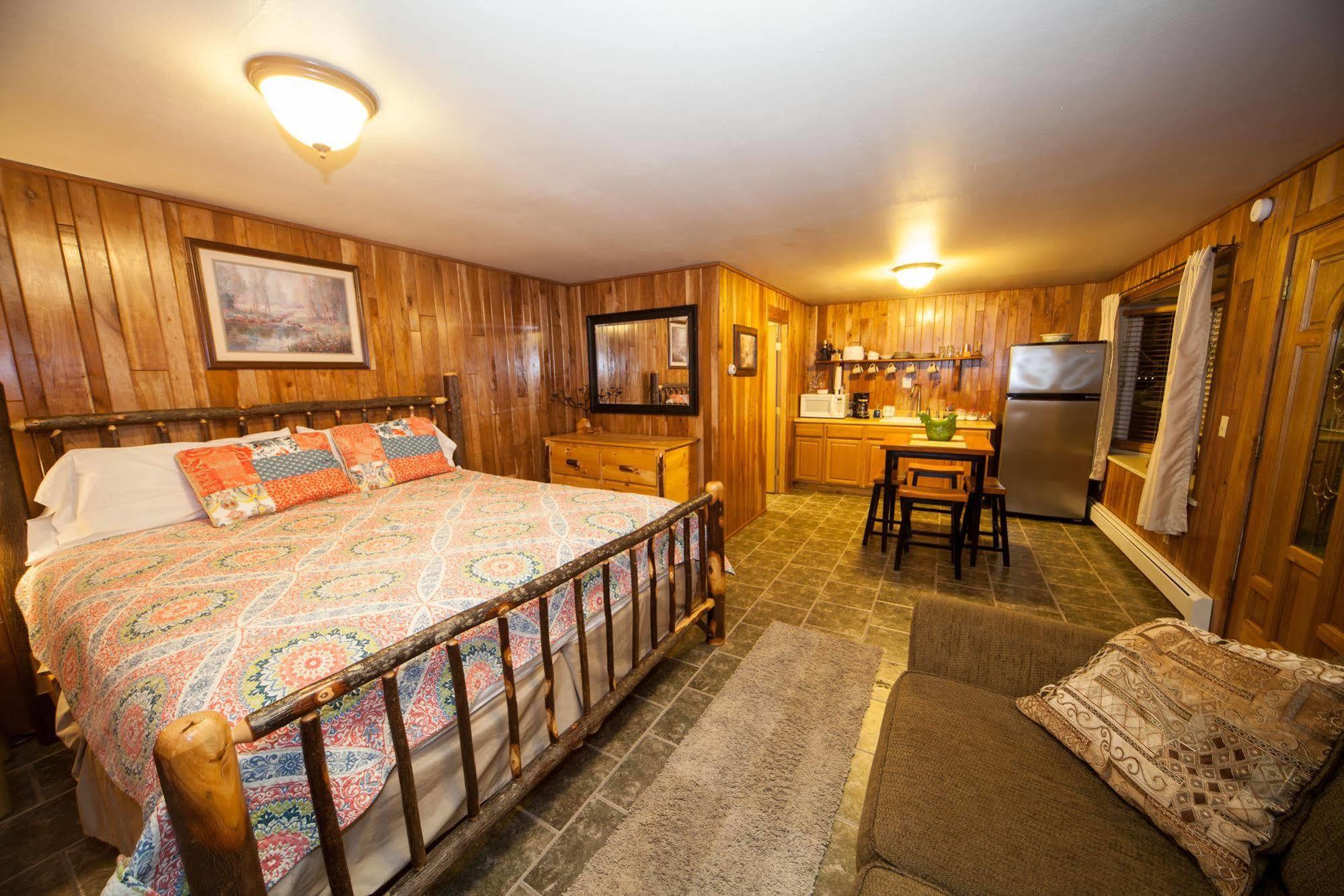 Log Cabin Lodge & Suites Jones Mills Dış mekan fotoğraf