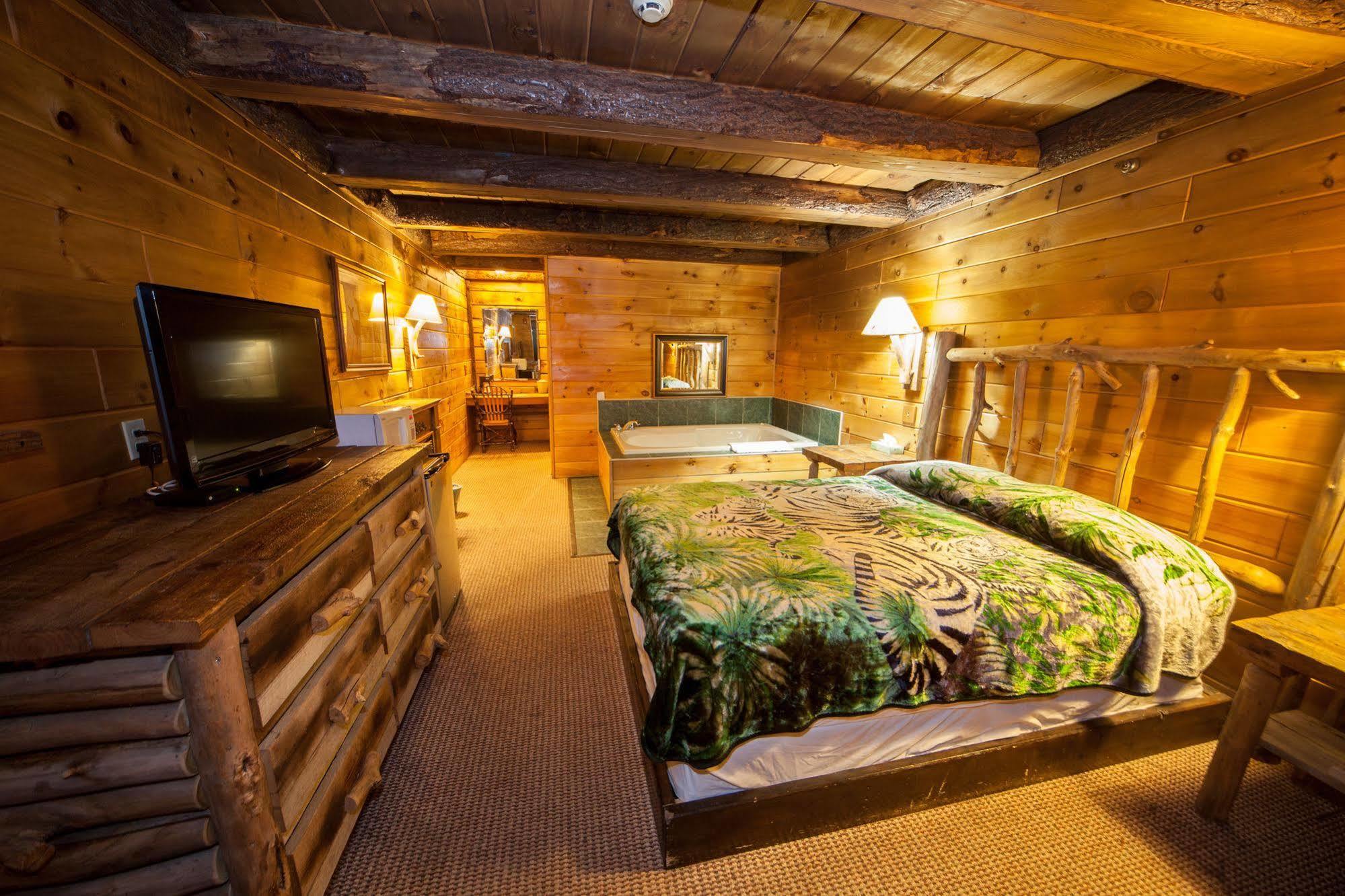 Log Cabin Lodge & Suites Jones Mills Dış mekan fotoğraf