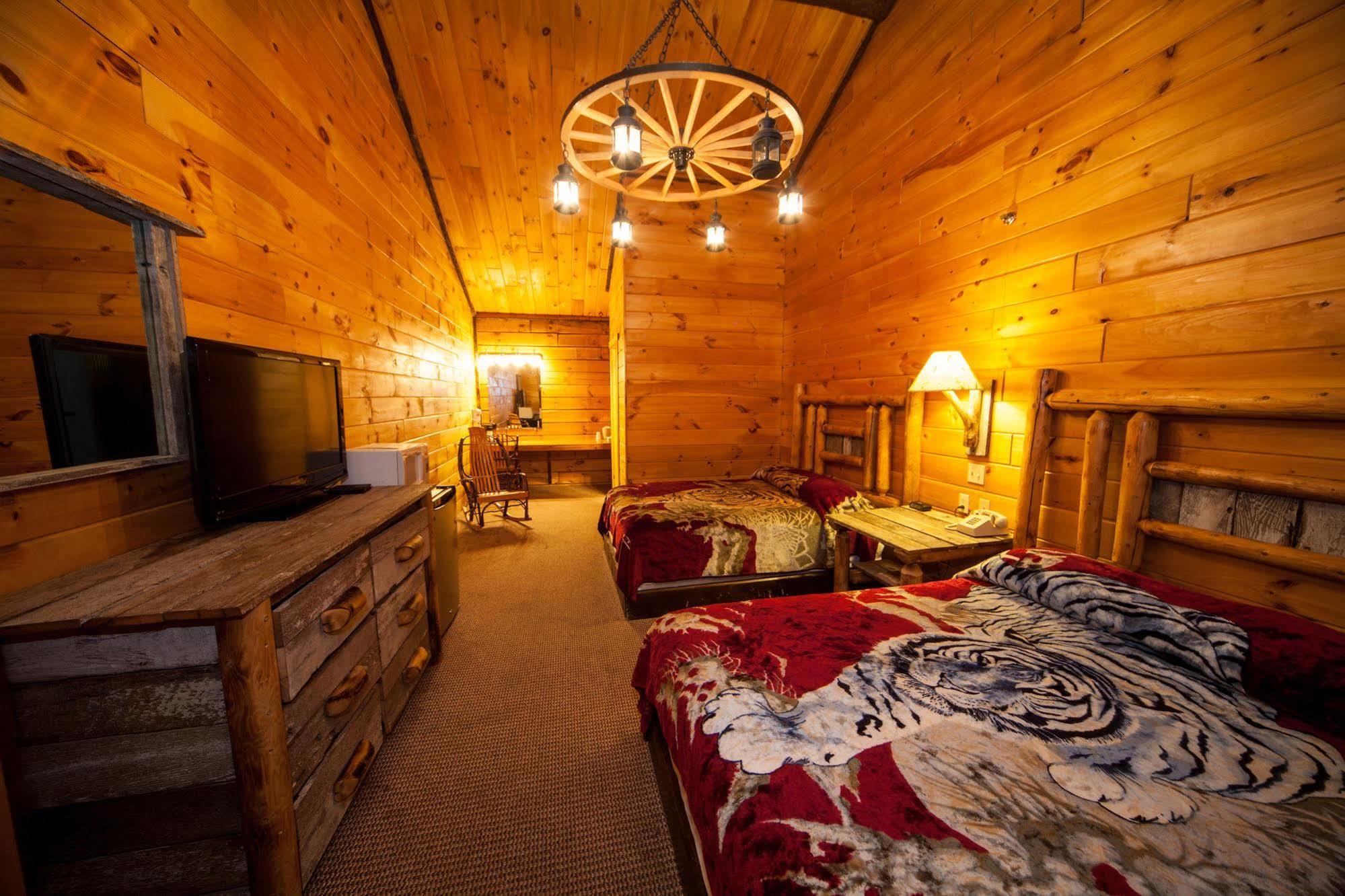 Log Cabin Lodge & Suites Jones Mills Dış mekan fotoğraf