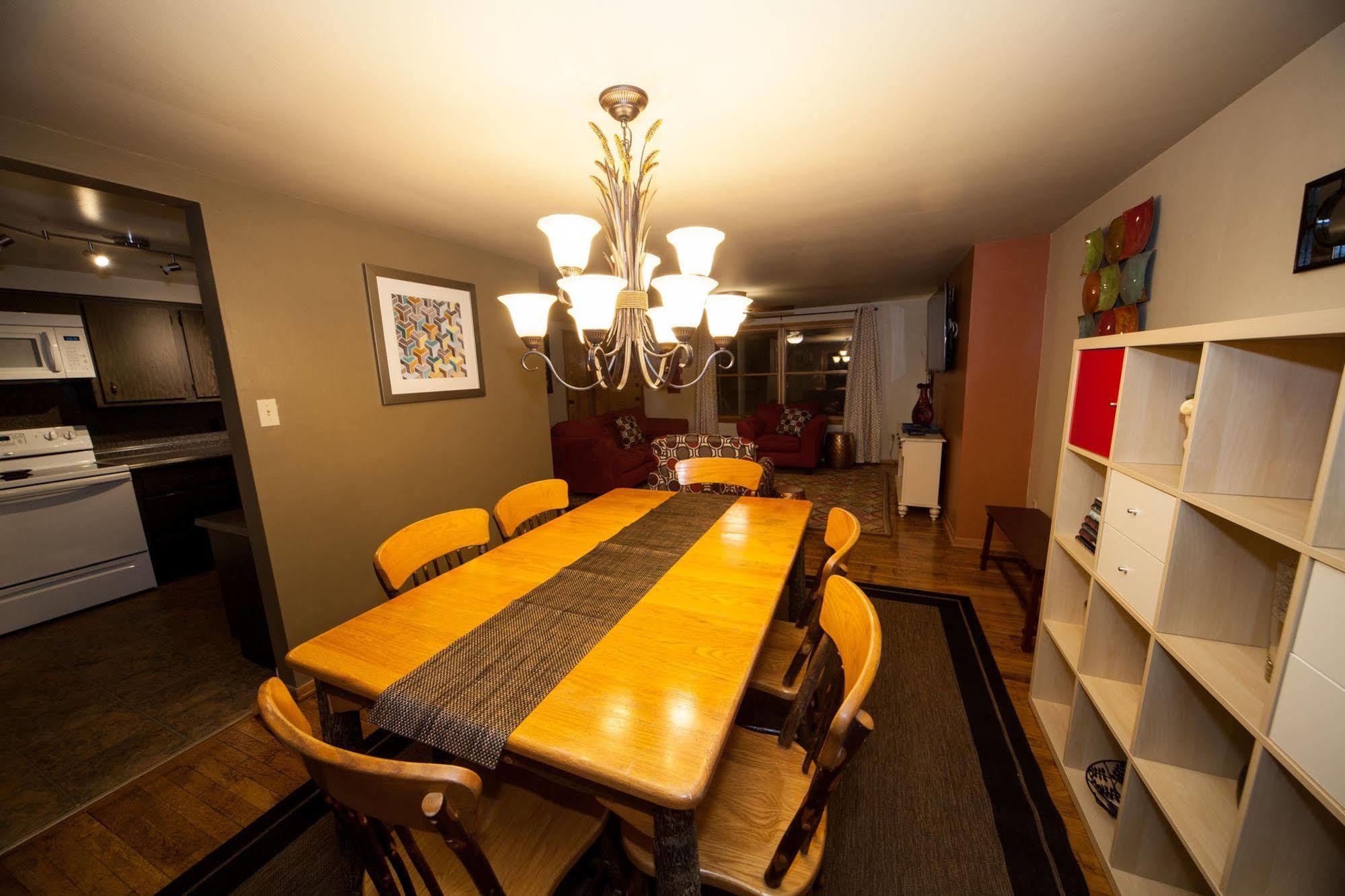 Log Cabin Lodge & Suites Jones Mills Dış mekan fotoğraf