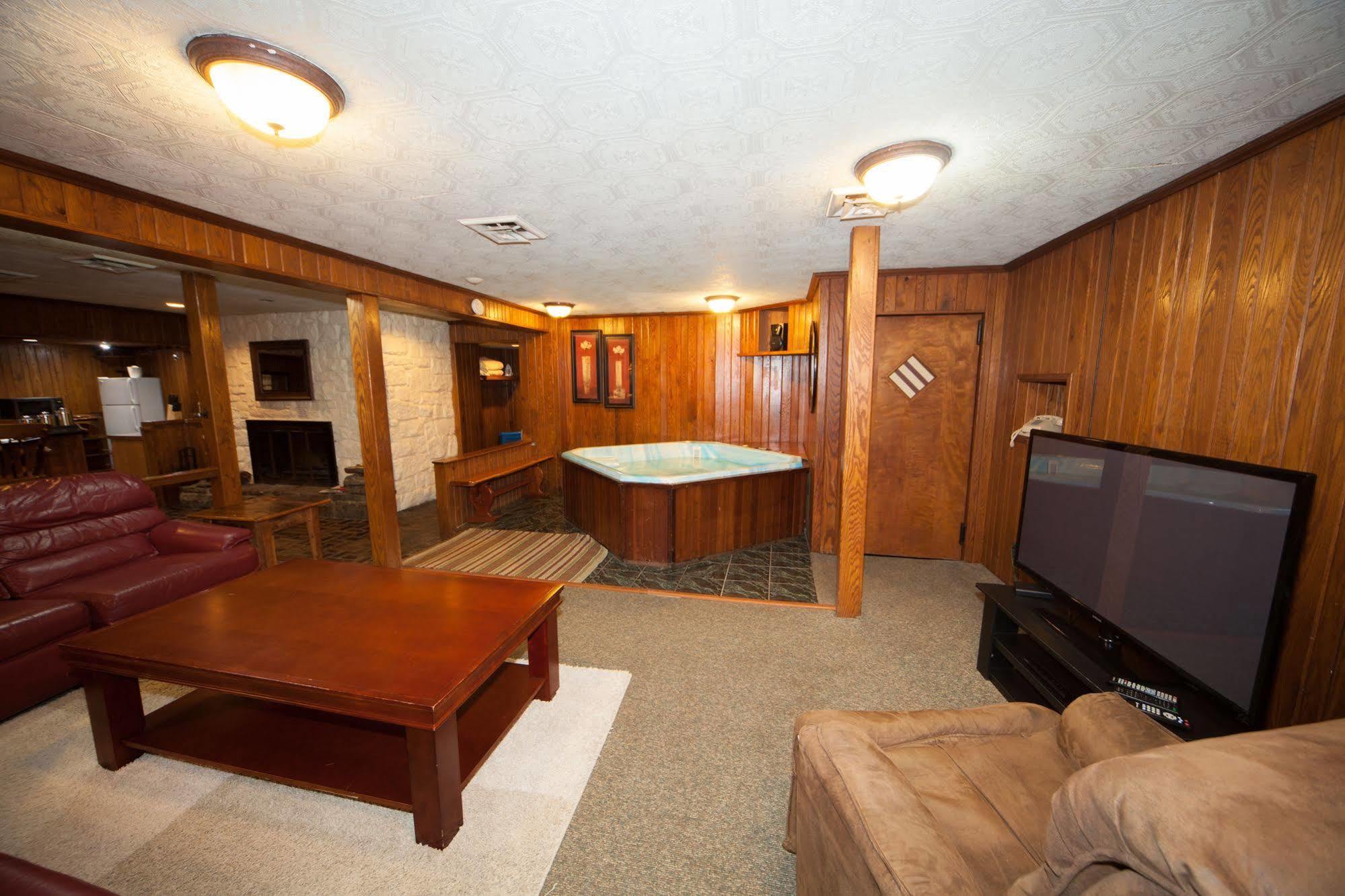 Log Cabin Lodge & Suites Jones Mills Dış mekan fotoğraf