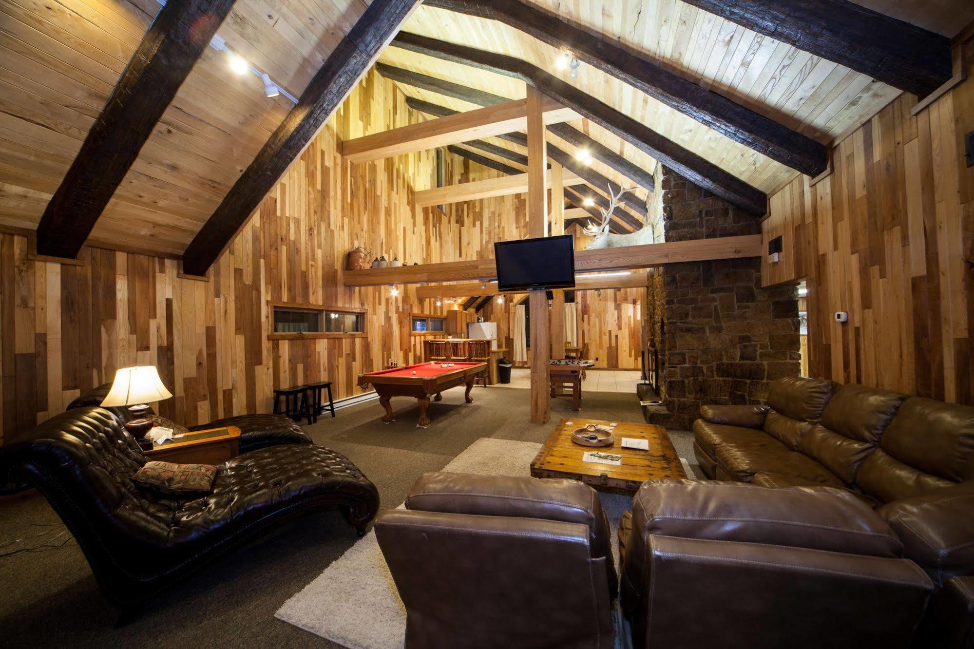 Log Cabin Lodge & Suites Jones Mills Dış mekan fotoğraf