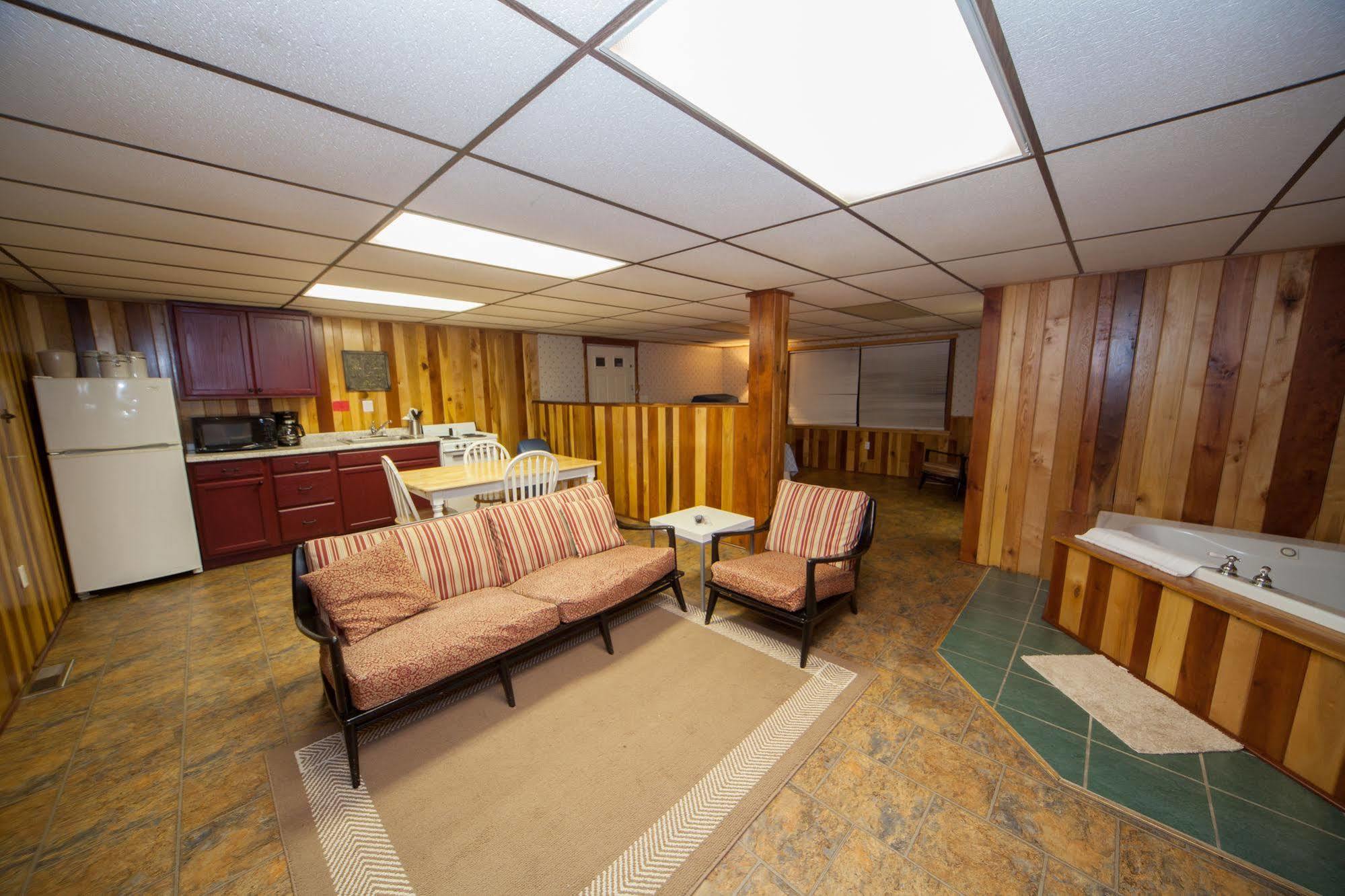Log Cabin Lodge & Suites Jones Mills Dış mekan fotoğraf