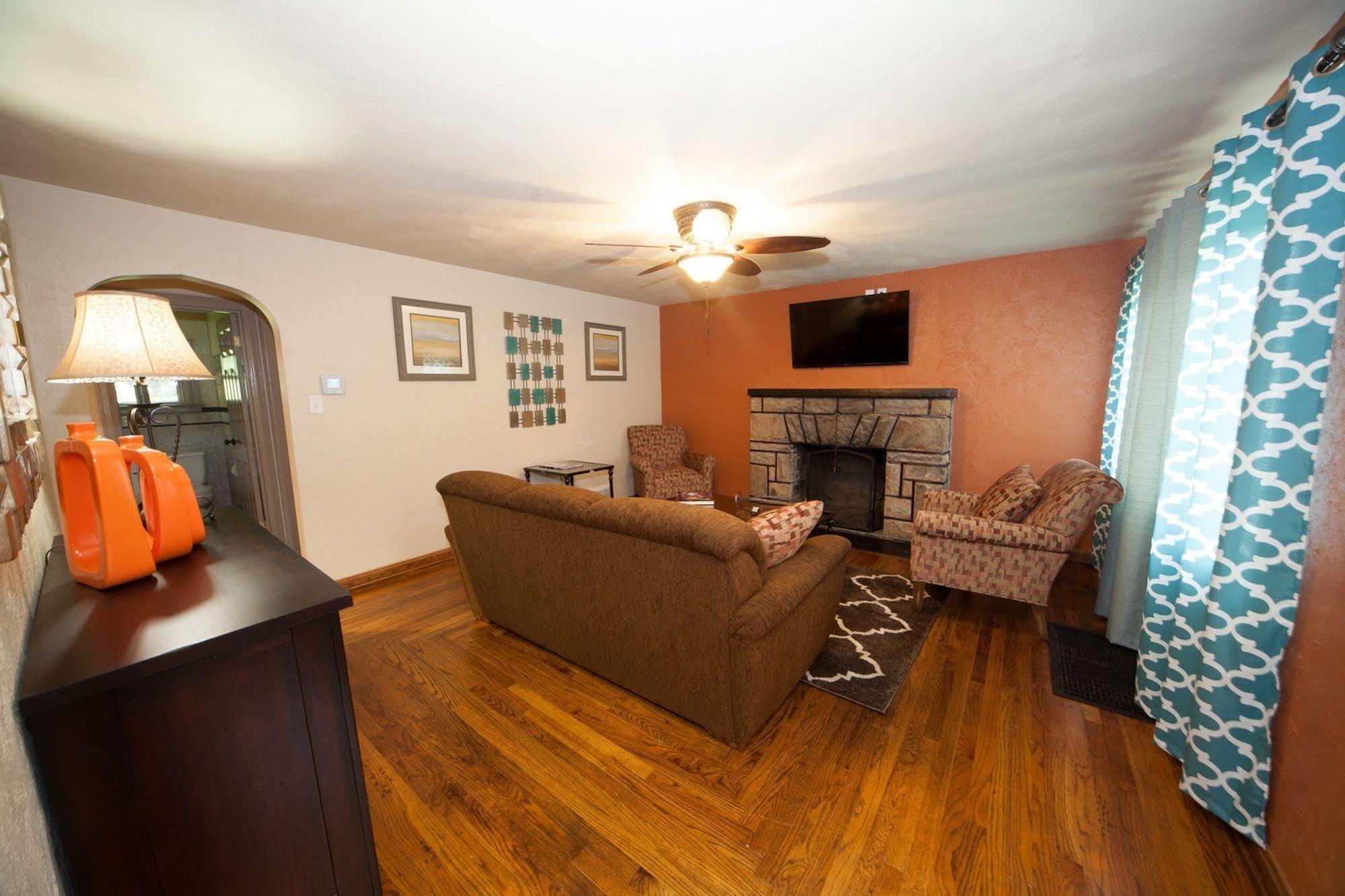 Log Cabin Lodge & Suites Jones Mills Dış mekan fotoğraf