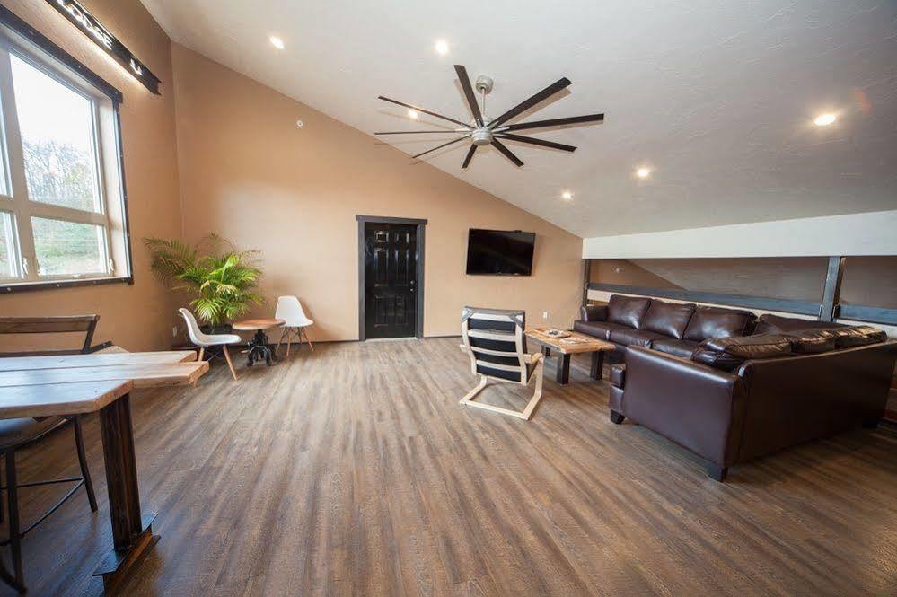 Log Cabin Lodge & Suites Jones Mills Dış mekan fotoğraf