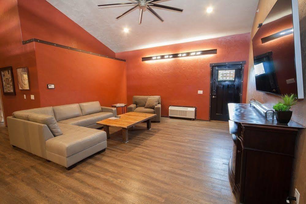 Log Cabin Lodge & Suites Jones Mills Dış mekan fotoğraf