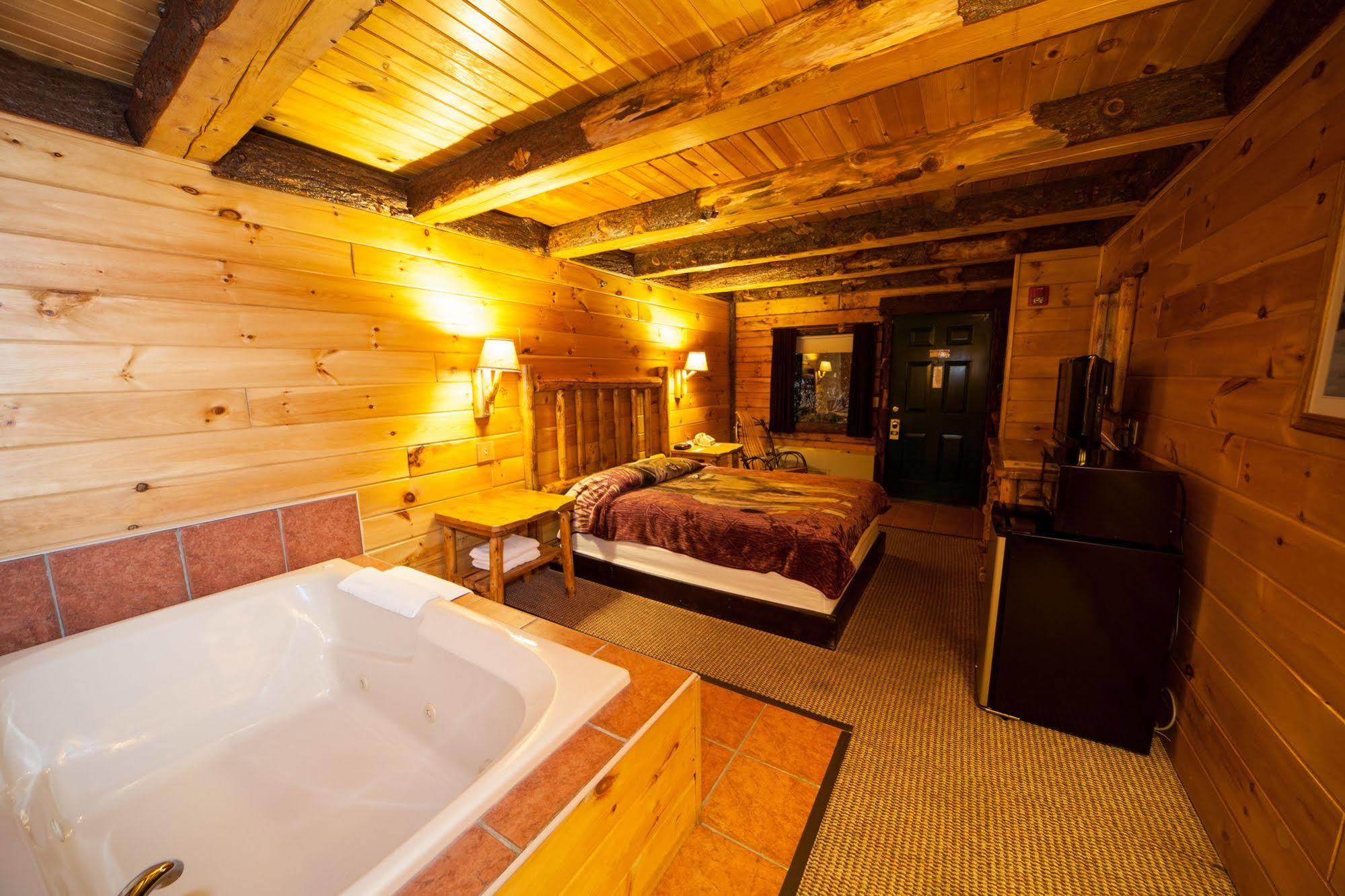 Log Cabin Lodge & Suites Jones Mills Dış mekan fotoğraf