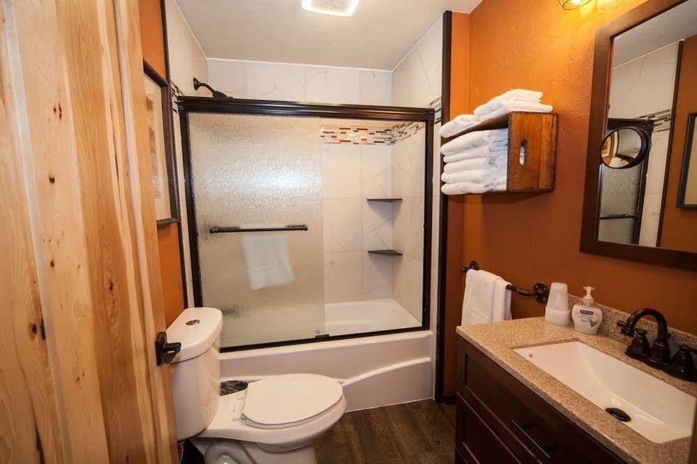 Log Cabin Lodge & Suites Jones Mills Dış mekan fotoğraf