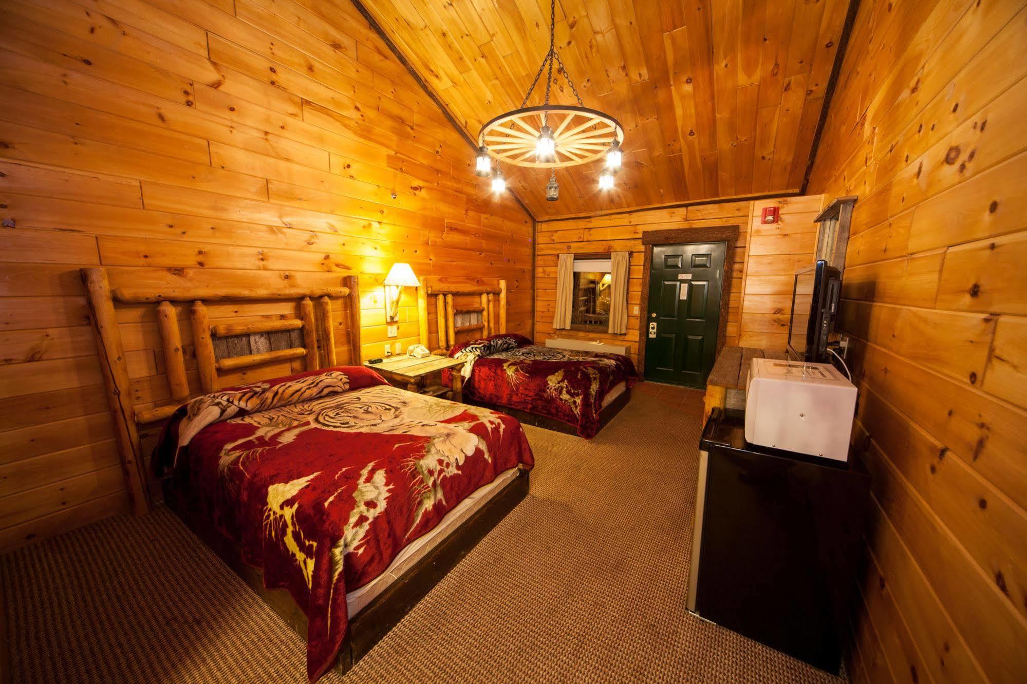 Log Cabin Lodge & Suites Jones Mills Dış mekan fotoğraf