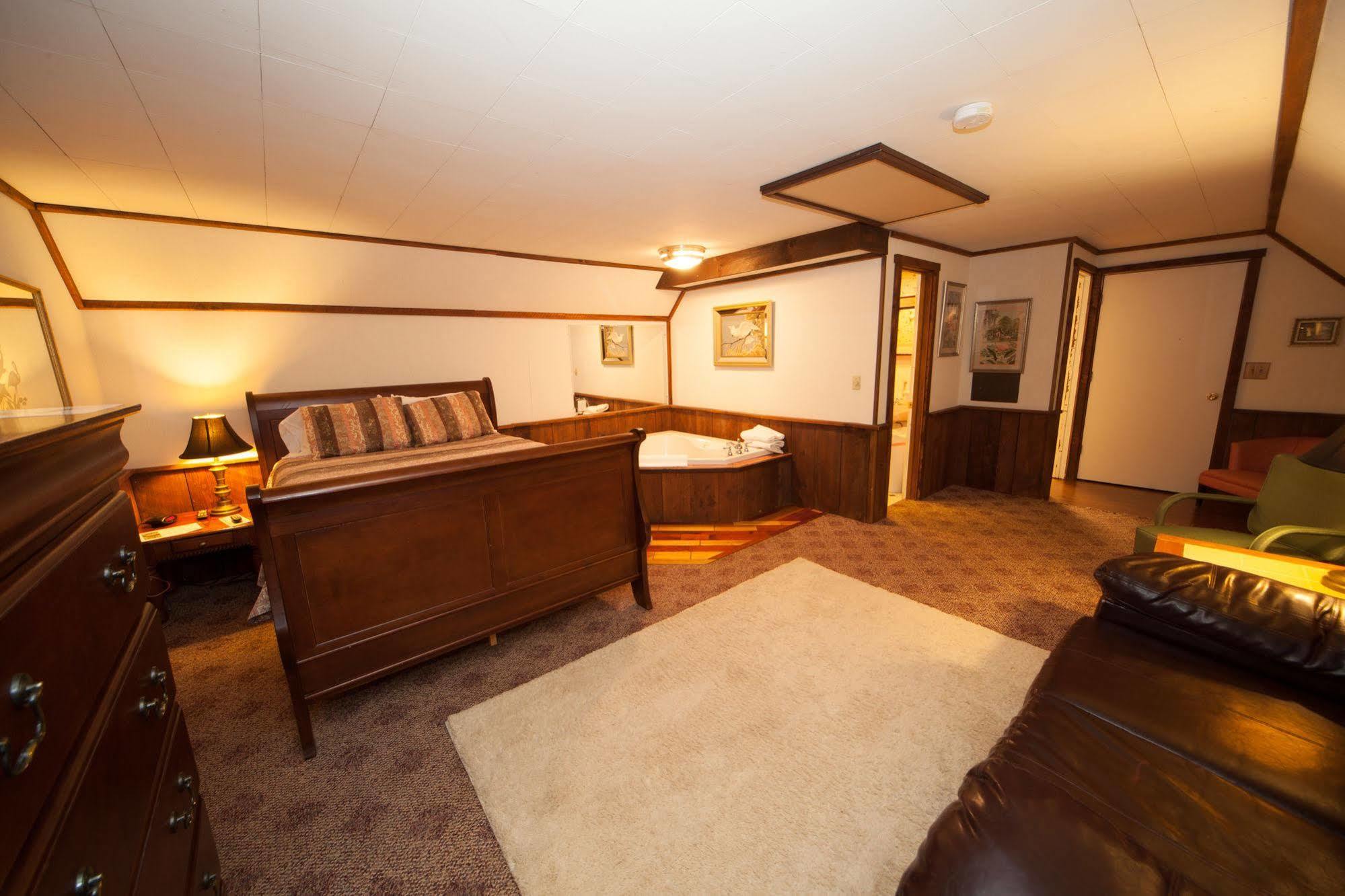 Log Cabin Lodge & Suites Jones Mills Dış mekan fotoğraf